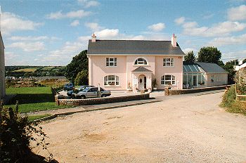 Aisling Heights B&B, 
Clogheen Meadows, 
Clonakilty, 
Co. Cork,
Irlanda.