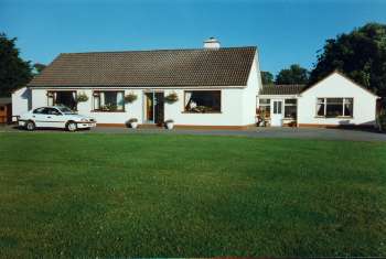 Shalom B&B, 
Ballyduvane, 
Clonakility, 
Co. Cork,
Irlanda