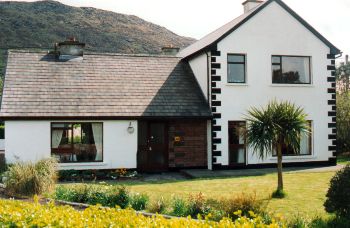 An Dooneen B&B,
Kilcooley,
Ballydavid,
Dingle,  
Co. Kerry,
Irlanda