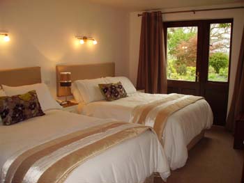 Inveraray B&B,
Beaufort,
Killarney 
Co. Kerry,
Irlande