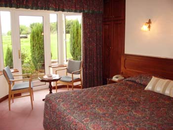 Inveraray B&B,
Beaufort,
Killarney 
Co. Kerry,
Irlande