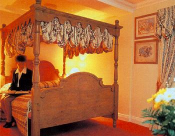Glenroyal Hotel and Leisure Club,
Straffan Road,
Maynooth, 
Co. Kildare, 
Irlanda.