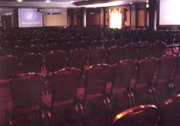 Glenroyal Hotel and Leisure Club,
Straffan Road,
Maynooth, 
Co. Kildare, 
Irlanda.