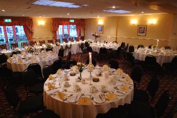 Hazel Hotel,
Dublin Road,
Monasterevin,
Co. Kildare, 
Irlande.