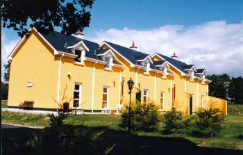 Mount Brandon Self Catering Cottages, 
Mount Brandon, 
Tinnahinch, 
Graiguenamanagh, 
Co. Kilkenny, 
Irlanda.