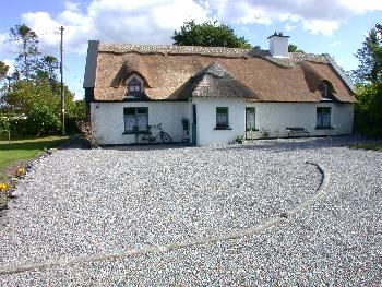 Emyvale 300 yr old Thatched Holiday Cottage, 
Warrington, 
Kilkenny, 
Co. Kilkenny,
Irlande