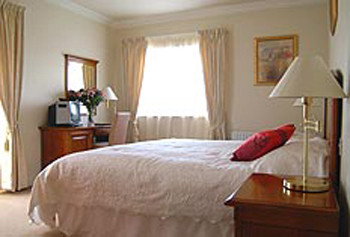 Lismar Guesthouse & Self Catering Apartments, 
8-9 Stapleton Place, 
Dundalk, 
Co. Louth,
Irland