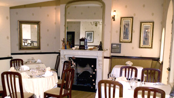 Cahir House Hotel, 
The Square, 
Cahir, 
Co. Tipperary,
Irland