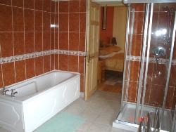 The Porter Guesthouse, 
10 Bank Place, 
Tipperary Town, 
Co. Tipperary,
Irlande