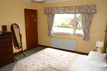 Carramore Lodge B&B, 
Roolagh, 
Ballina / Killaloe, 
Co. Clare,
Irlanda