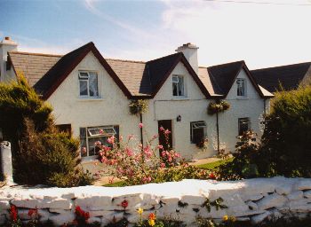 Ard na Gaoithe B&B, 
The Glen, 
Cape Clear Island, 
Skibbereen, 
Co. Cork.,
Irlanda