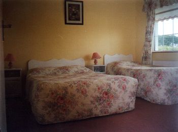Birchgrove House B&B,
Dublin Road,
Oranbeg,
Oranmore, 
Co. Galway, 
Irlande.