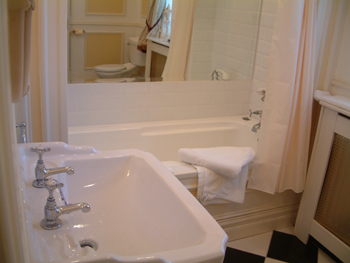 Innisfree House B&B,
Carrick Road,
Dundalk,
Co. Louth, 
Irlanda.