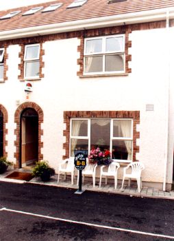 Killary House B&B, 
Distillery Ct, 
Distillery Road, 
Westport, 
Co. Mayo,
Irland
