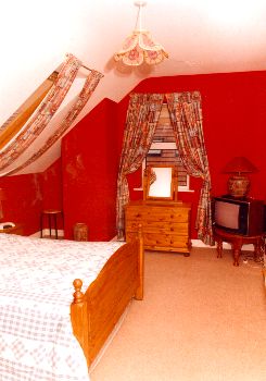 Killary House B&B, 
Distillery Ct, 
Distillery Road, 
Westport, 
Co. Mayo, 
Irland