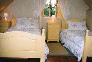 O'Neill's Self Catering Accommodation, 
Coolacussane, 
Dundrum, 
Co. Tipperary,
Irlanda.